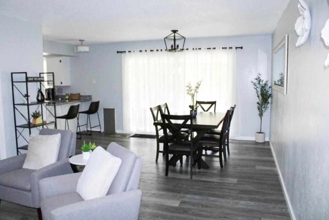 Beautiful & Pool Holiday home Fresno